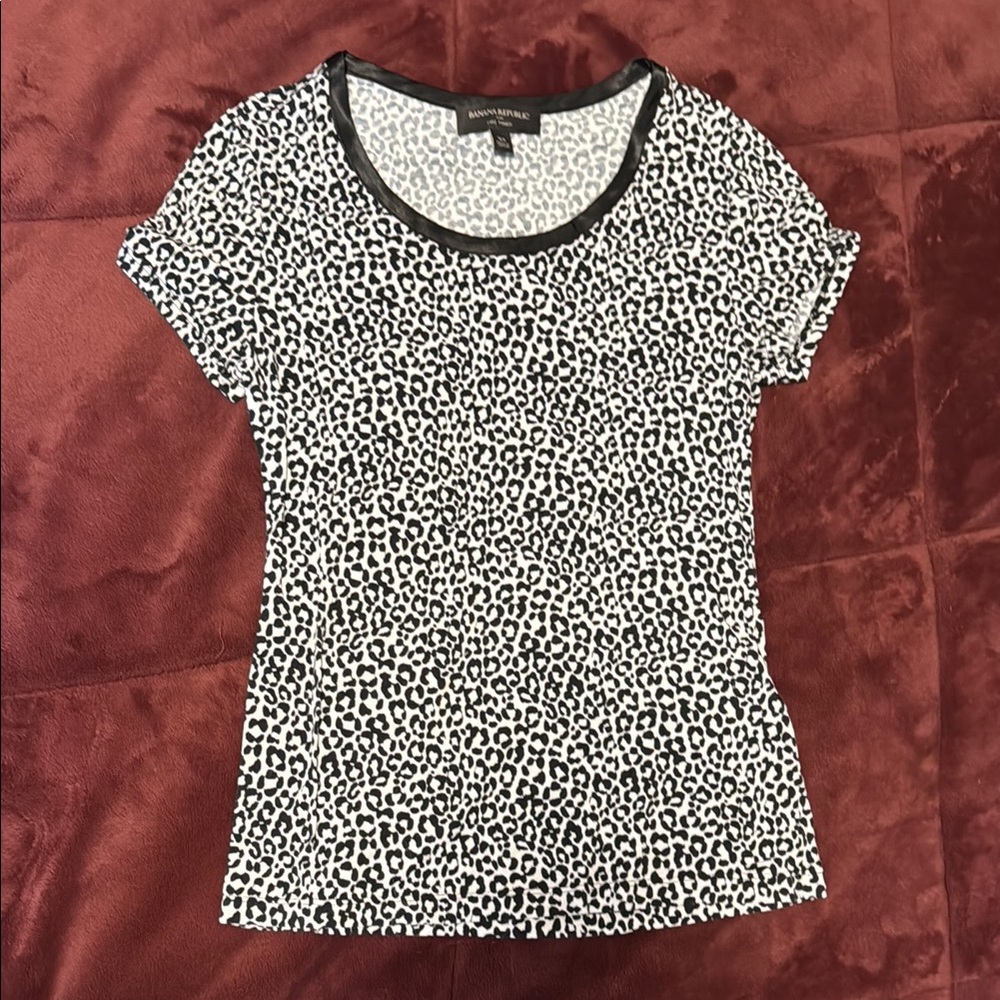 Banana Republic Fitted Black and White Animal Print Tee